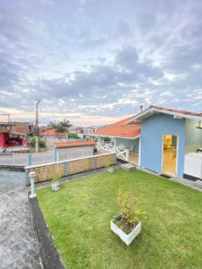 Linda casa a 100m da praia!